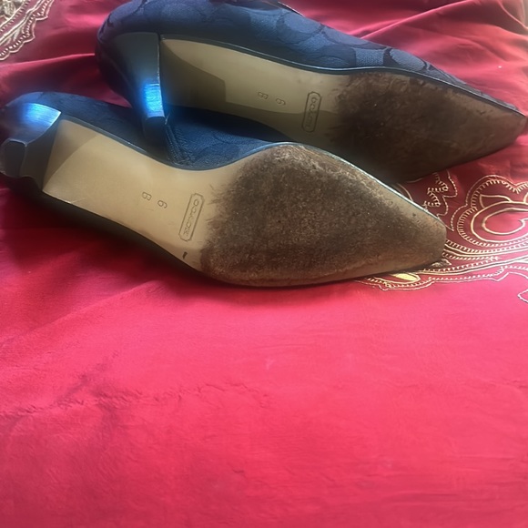 Coach booties in very good condition.  Confortable in  2.5 inch heels . - Picture 5 of 7
